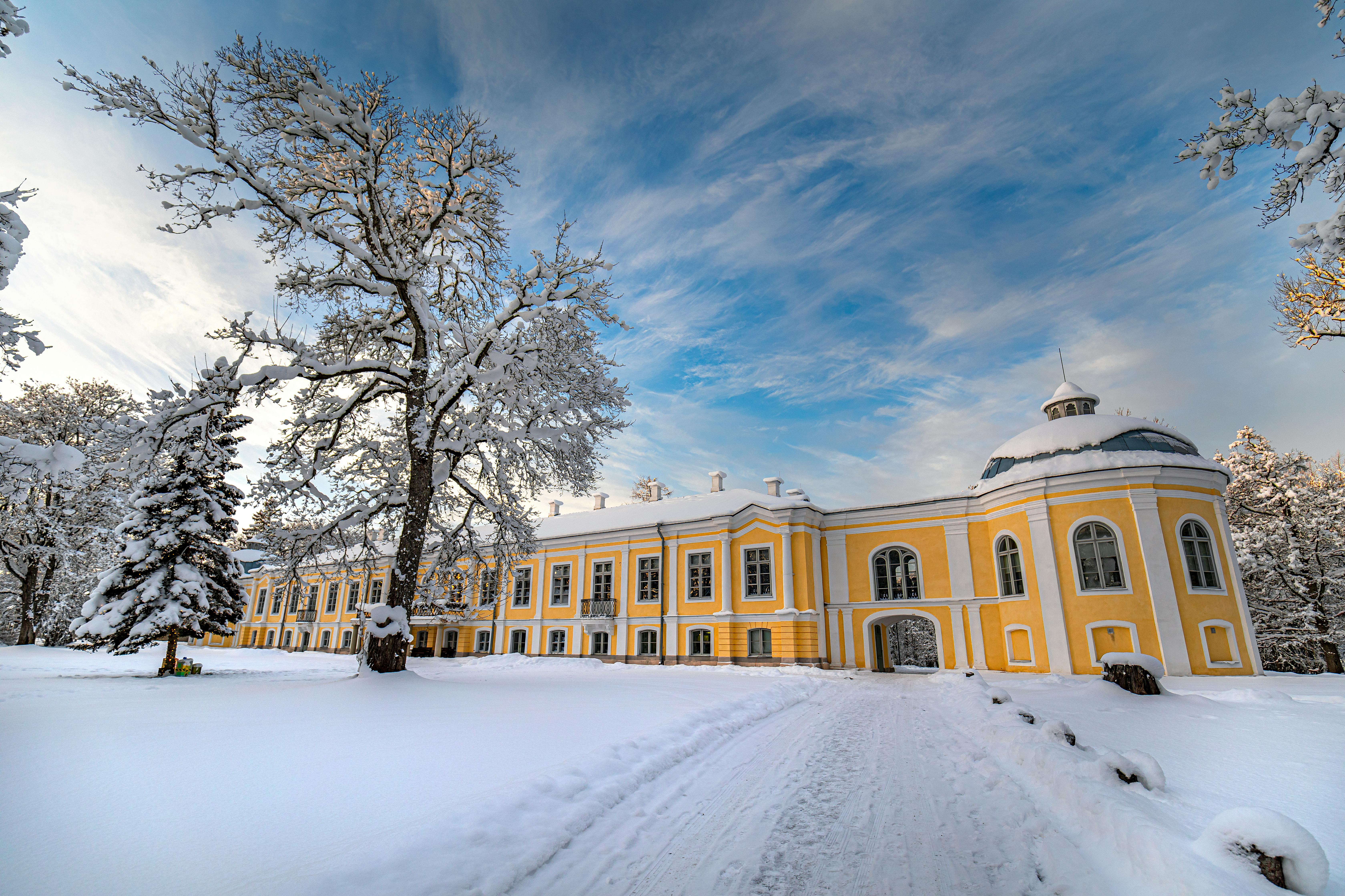 Baltics-latvia-Rundale Palace-winter-pexels-erik-karits-2093459-10489984