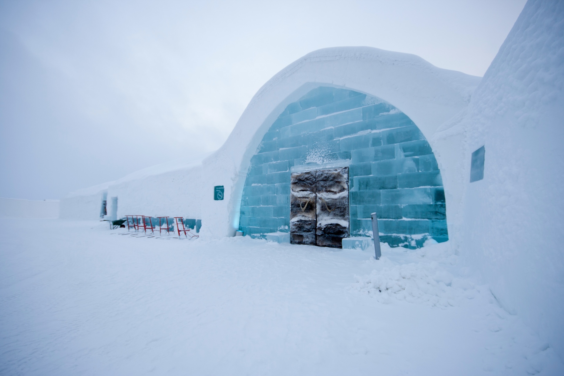 web ICEHOTEL entrance daytime winter IMG 8910 credit-Asaf Kliger-ICEHOTEL
