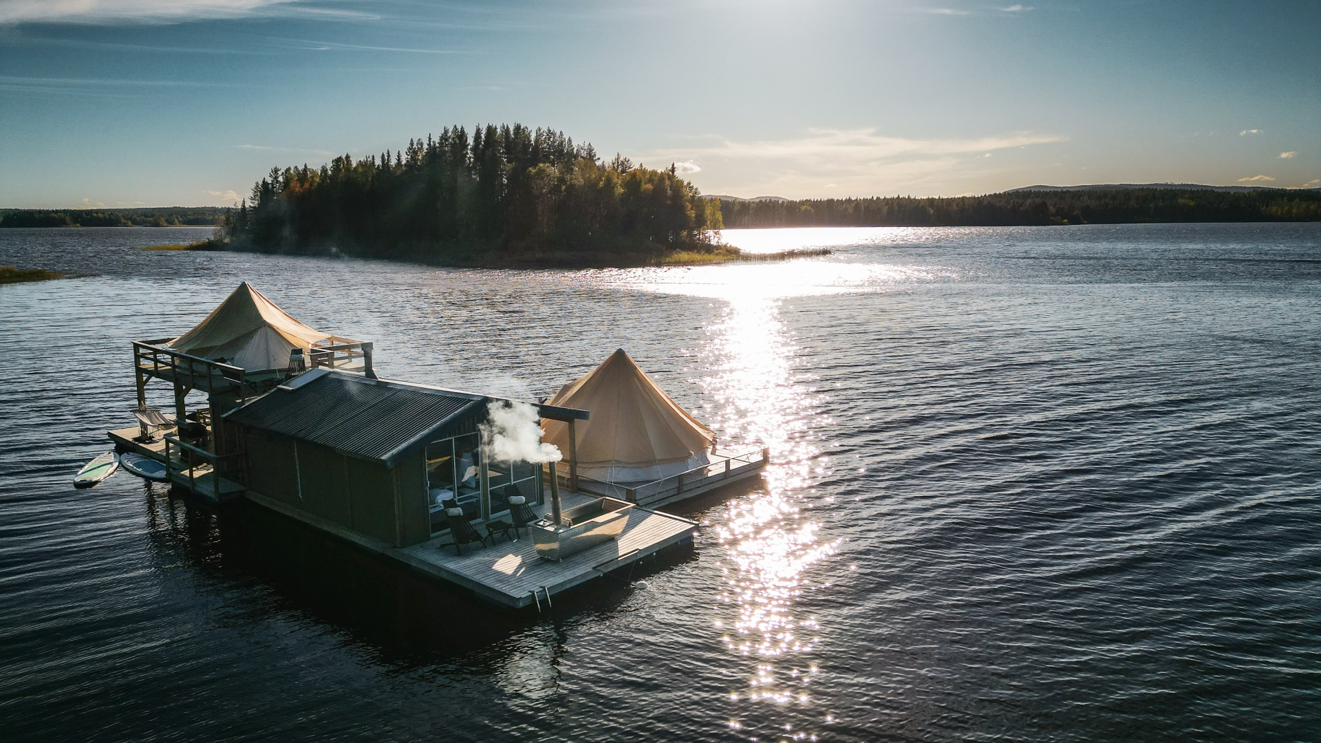 Sweden Floating Safari Camp hot tub - Credit Aurora Safaris