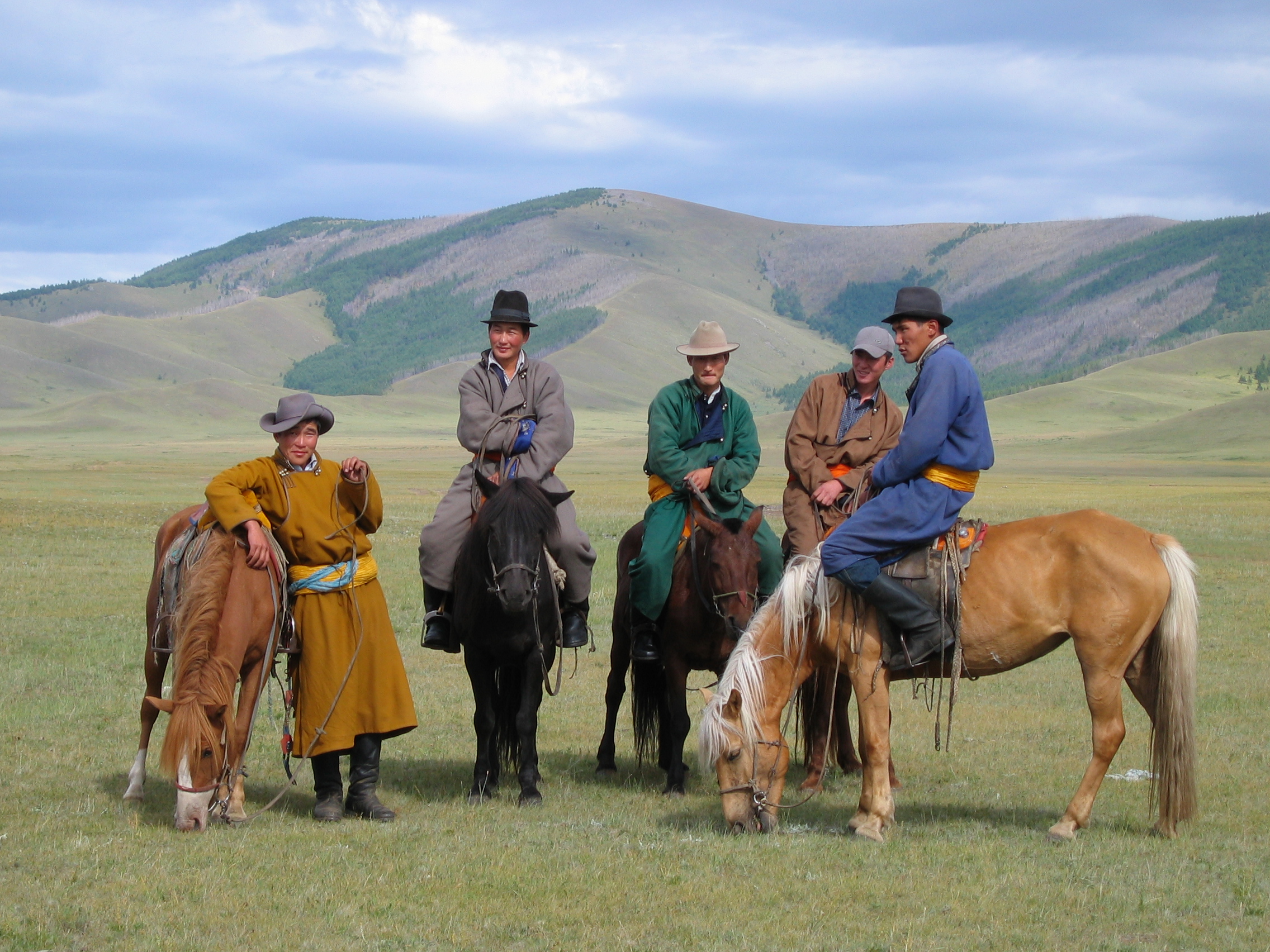 horse trek mongolia