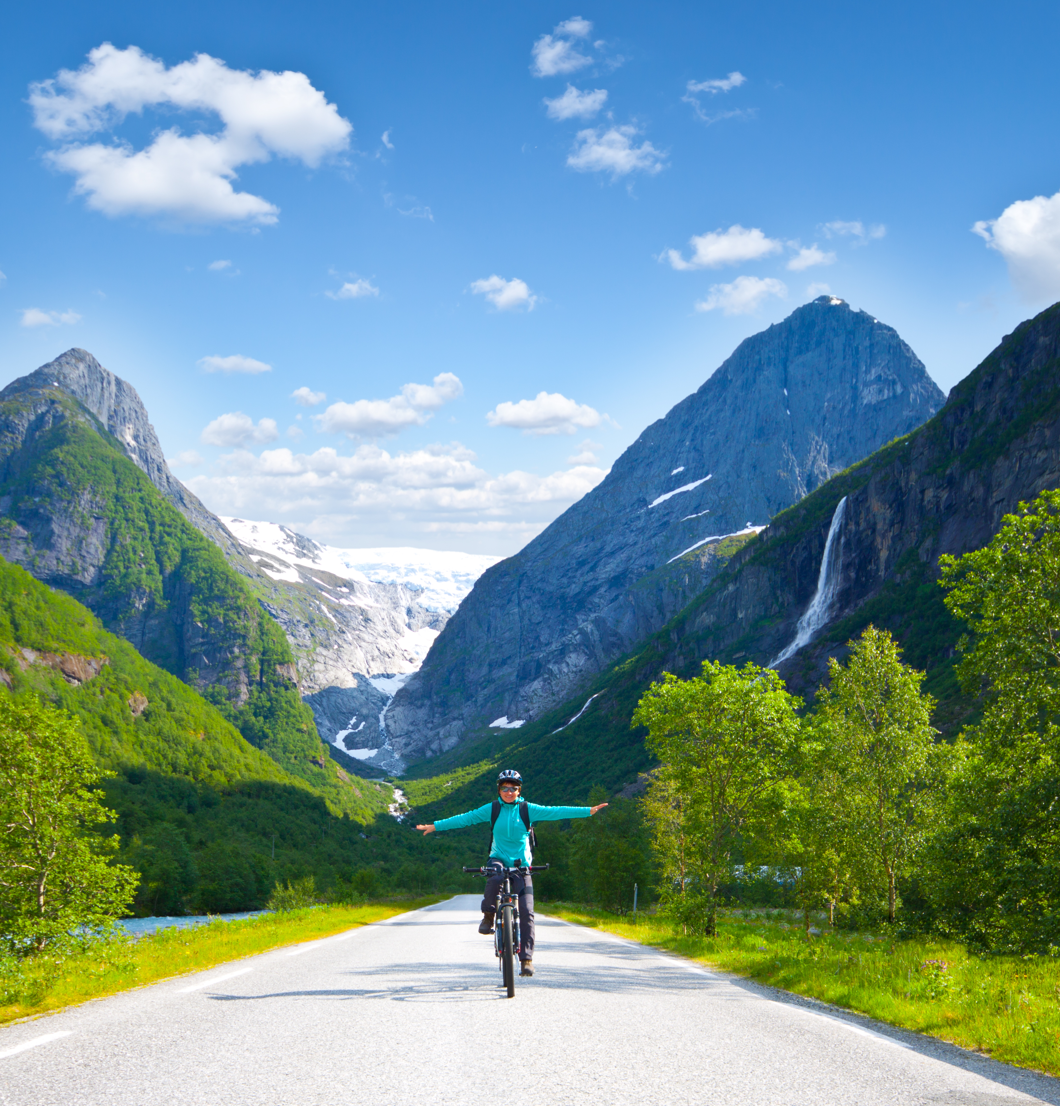 shutterstock Kochneva Tetyana Norway biking