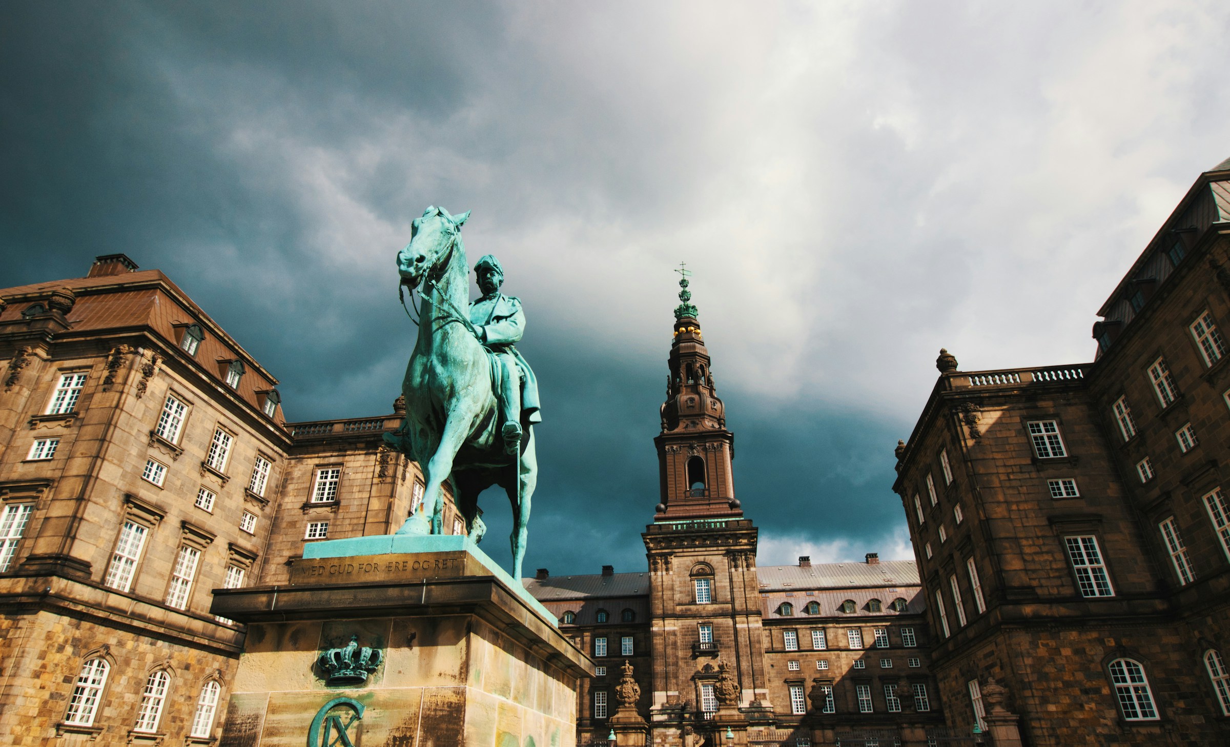 Denmark-copenhagen-Christiansborg-Palace-thomas-tqlmB2J2cmo-unsplash