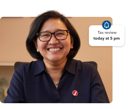 TurboTax expert, Maria, smiling warmly with the text “Tax review today at 5 pm”.