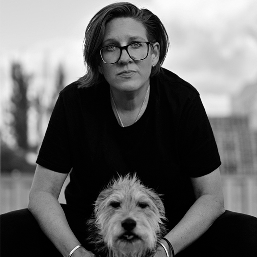 Nina Zilvar mit einem Hund