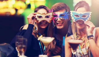 Imagem de pessoas mascaradas para o carnaval 