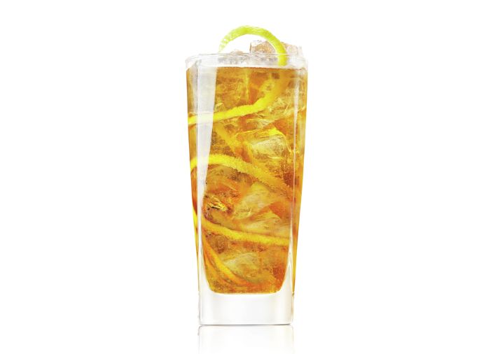 highball de Johnnie Walker aged 18 years con hielo y decorado con limón
