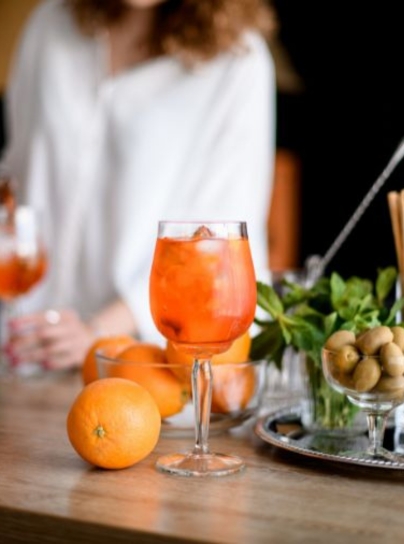 Making cocktail at home