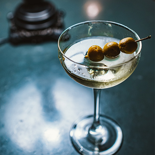   Martini con tres aceitunas 