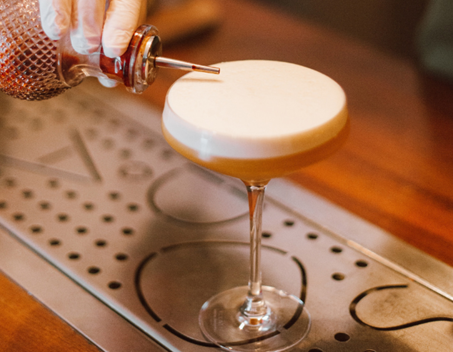 Hand pouring cocktail with speed pourer  
