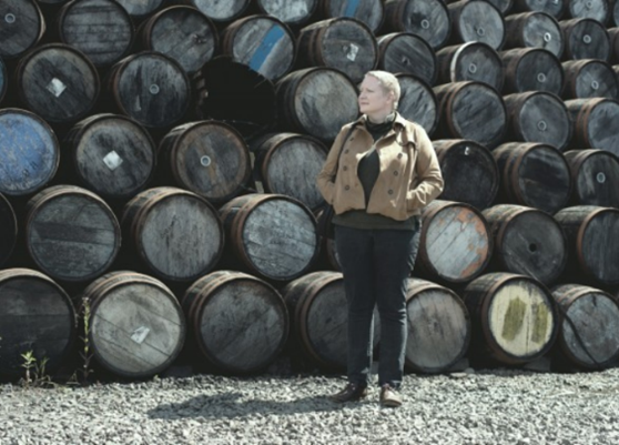 People clinking whisky glasses