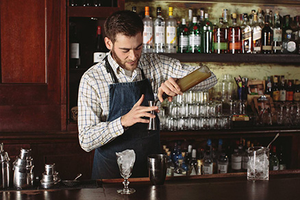 Andrew Meltzer, 2016 World Class US Bartender of the Year making a cocktail 