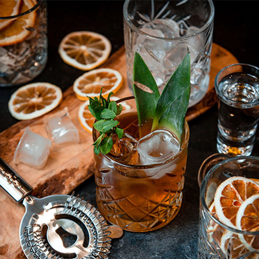 Cocktails, equipement and garnish on a bar