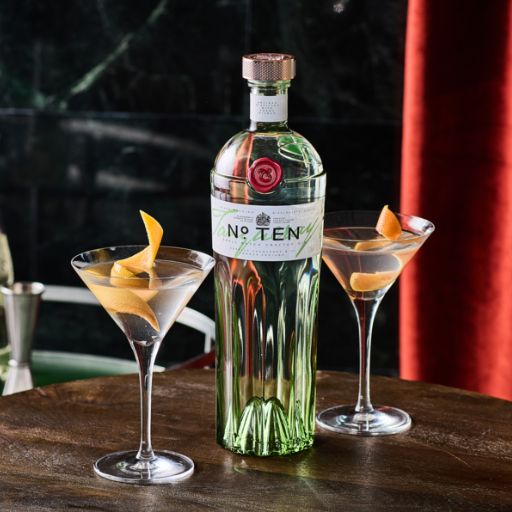 Tanqueray No. TEN con frutas