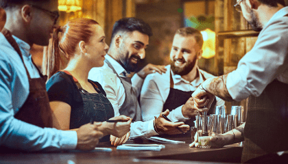 como contratar y retener personal