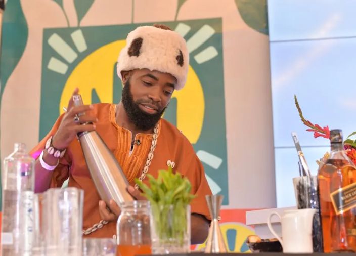 Francis Ndung’u mixing cocktail 