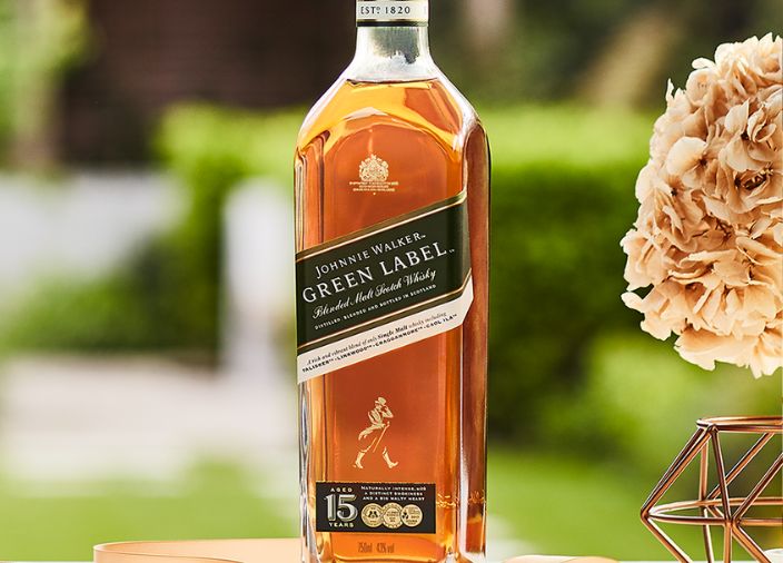 uma garrafa de Johnnie Walker Black Label