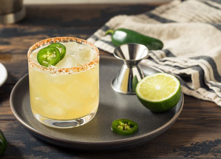 Margarita en vaso vaso con lima