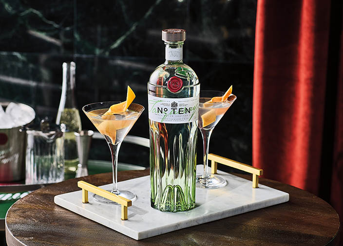 Bottle Tanqueray No 10 with two drinks in fancy setting