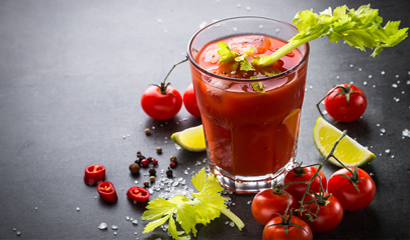 Imagem de um drink com tomate