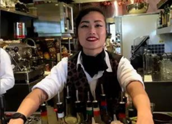 Imagem da bartender Marcela Fukue