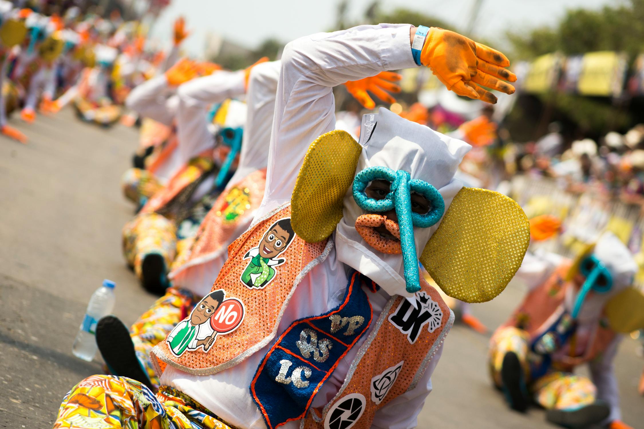 Imagem de pessoas mascaradas para o carnaval
