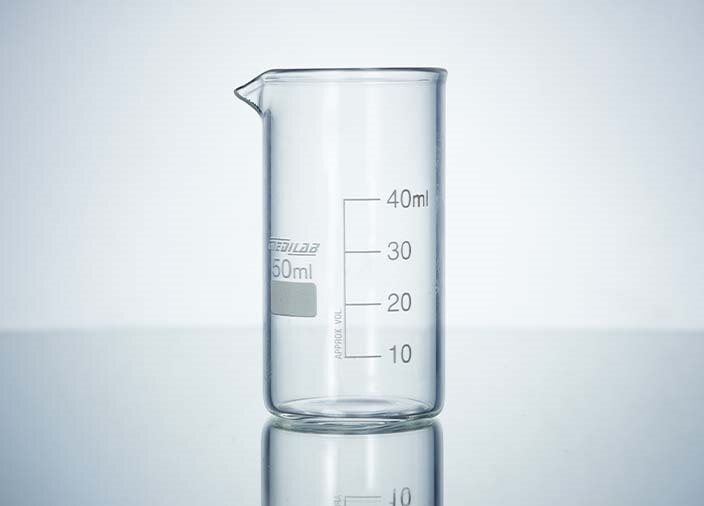 Un vaso de precipitados de vidrio 