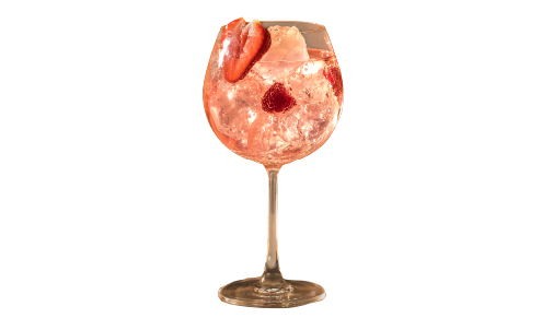 Botella de ginebra rosa Gordons acompañada de dos cócteles de ginebra con guarnición.