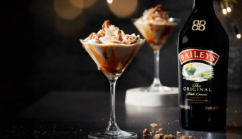  Baileys Hot Chocolate Serve 