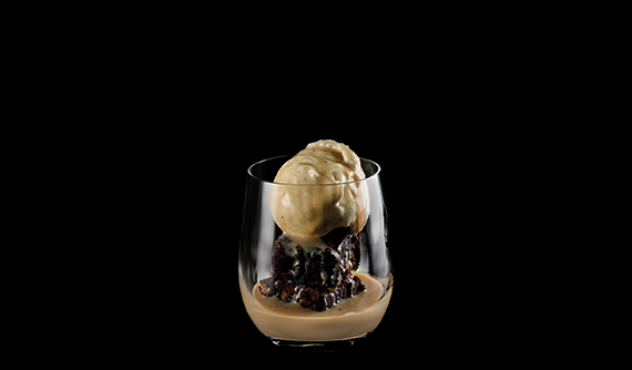 Baileys sobre Brownie y Helado