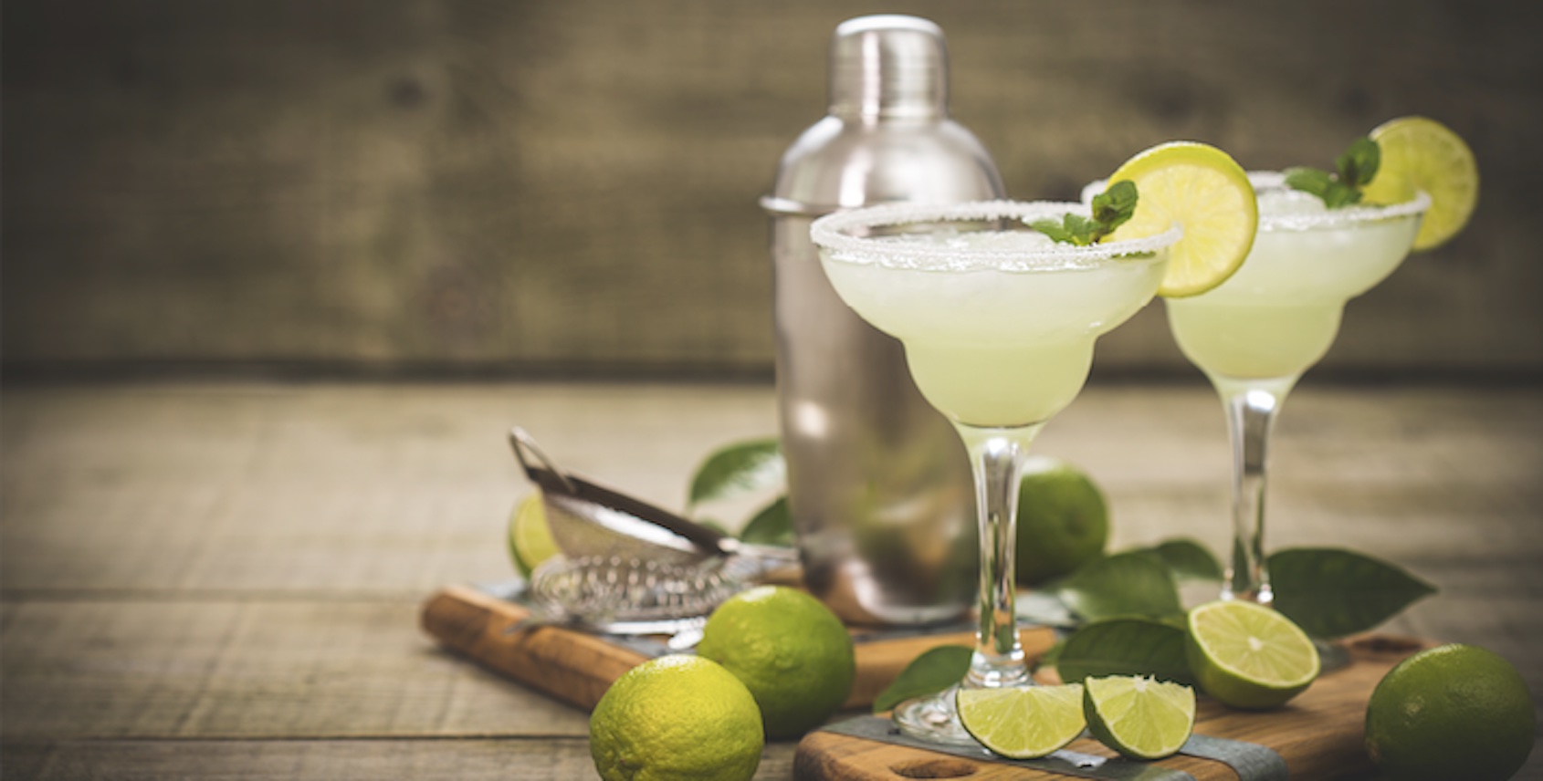 Margaritas con lima y menta