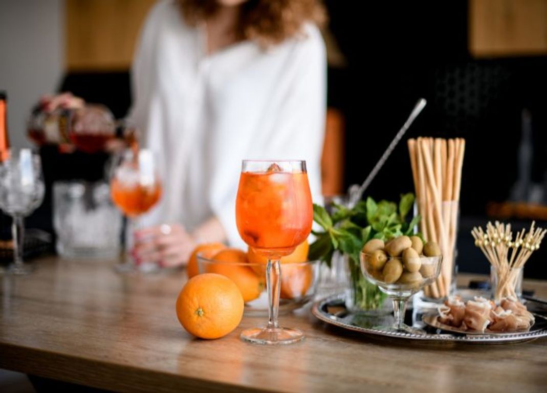 Making cocktail at home