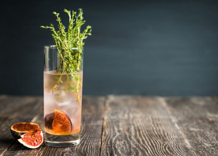 Whiskey highball with figs and rosemary