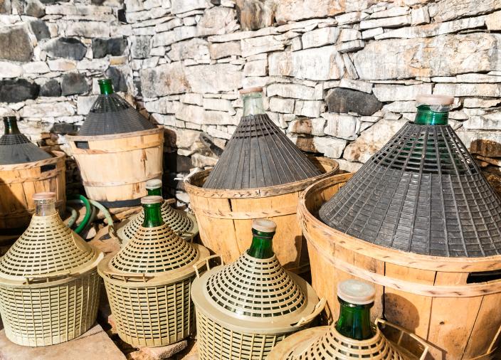 Demijohns von Weinen