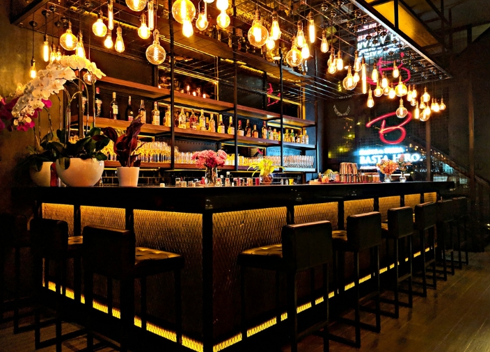 TRENDY BAR