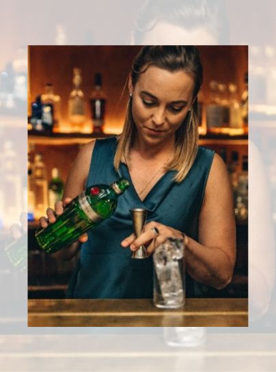 Pippa Guy Tanqueray ambassador pouring tanqueray measure into jigger 
