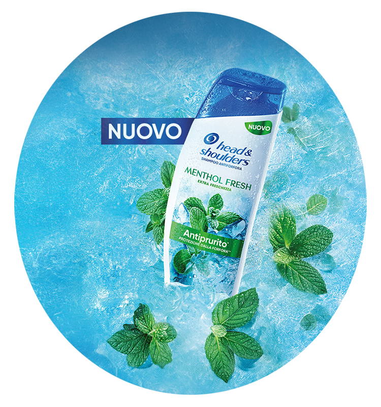 Nuovo shampoo antiforfora Head & Shoulders Menthol Fresh Extra Freschezza su sfondo ghiacciato. Il flacone è circondato da foglie di menta, ghiaccio e gocce d’acqua che evocano un’intensa sensazione di freschezza. Scritta “Nuovo”.