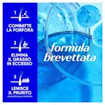 Formula brevettata Head & Shoulders: combatte forfora, elimina grasso e lenisce prurito.