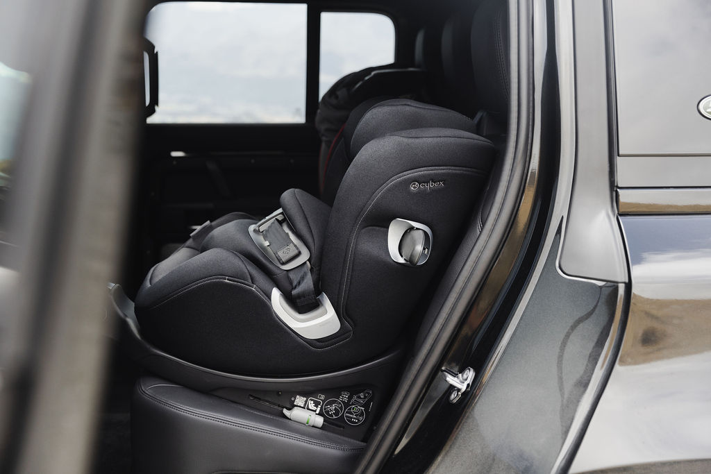 defender-130-accessory-car-seat-for-baby