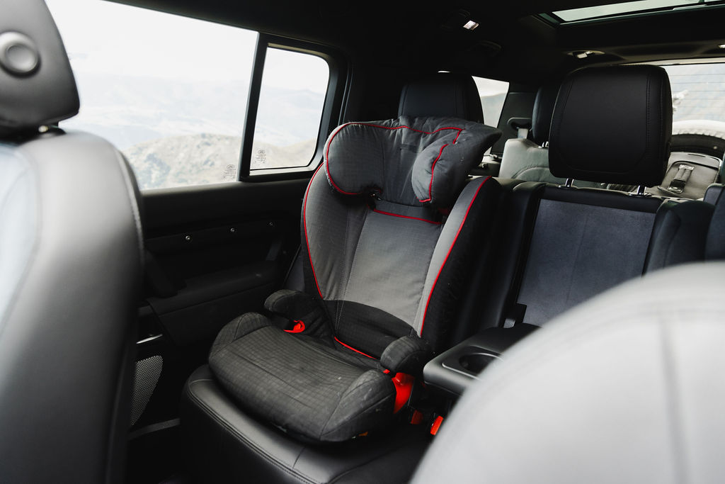 defender-130-accessory-baby-car-seat
