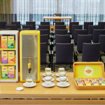 Conference picture with a tea chest 1 1 2x
