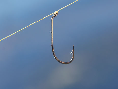 Tie hook to fishing line