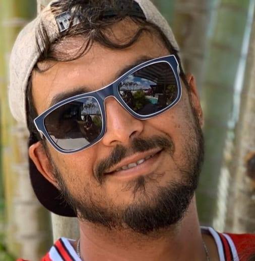 Review - Jones Júnior