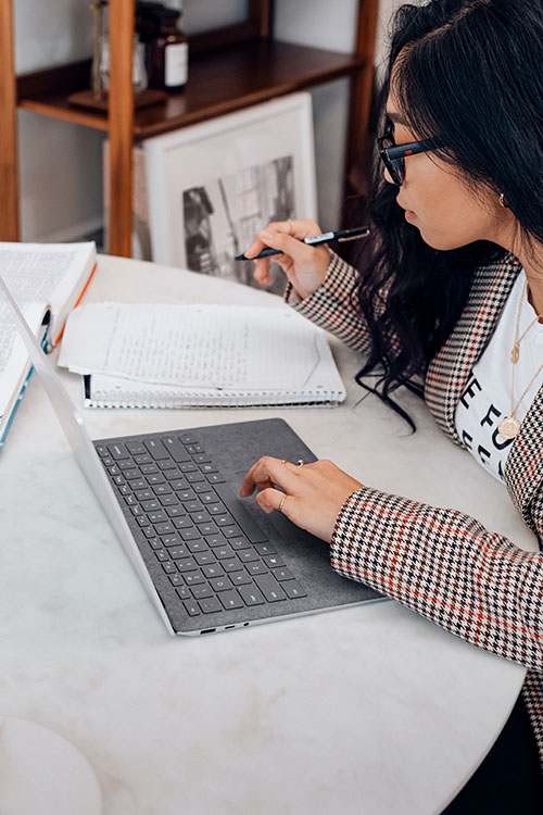 laptop-woman-study