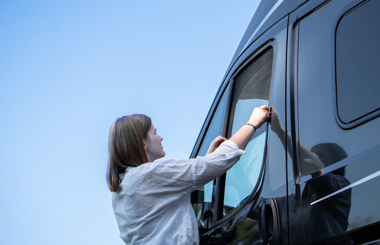 flexscreen camper blue sky