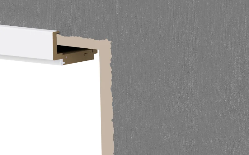 Einbau einer weißen Türzarge auf grauer Wand