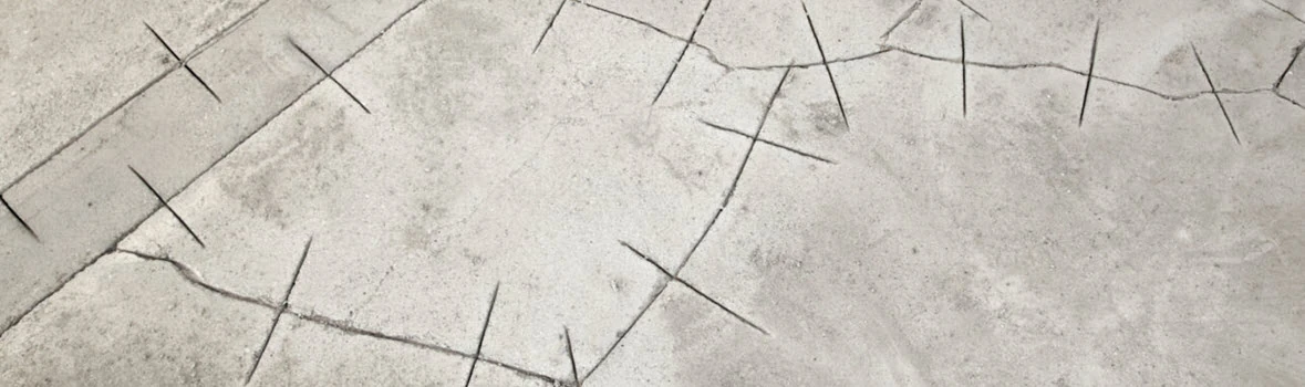 Risse in Beton und Estrich 