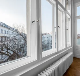 Fenster sanieren oder austauschen: Wann Dichtungen, Verglasung und neue Rahmen sinnvoll sind