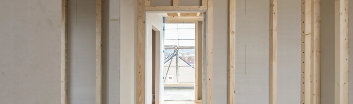 Haus im Bau mit Holzelementen von innen