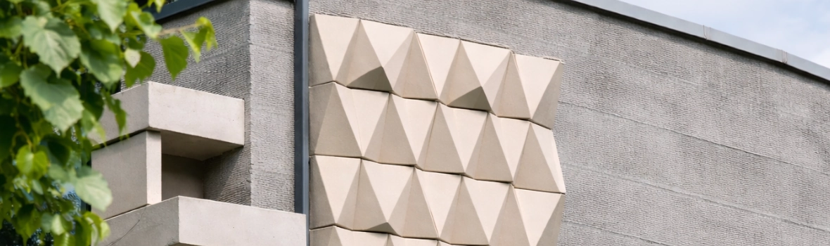 KI-generierte Ausschnitt einer Hauswand mit Nistfassadenelementen die über das 3D Druckverfahren aus Ton erstellt wurden.