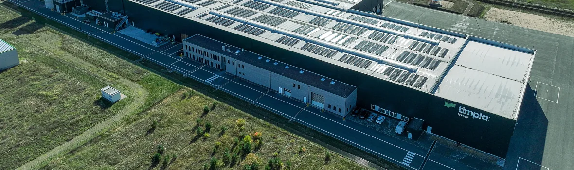 Produktionshalle und Gelände mit Versickerungskonzept